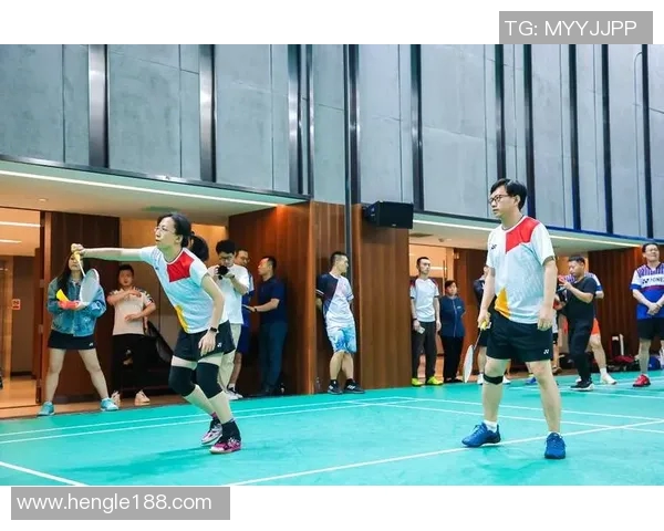 北京羽毛球队在世锦赛中的团队协作展现了团结拼搏的精神与实力